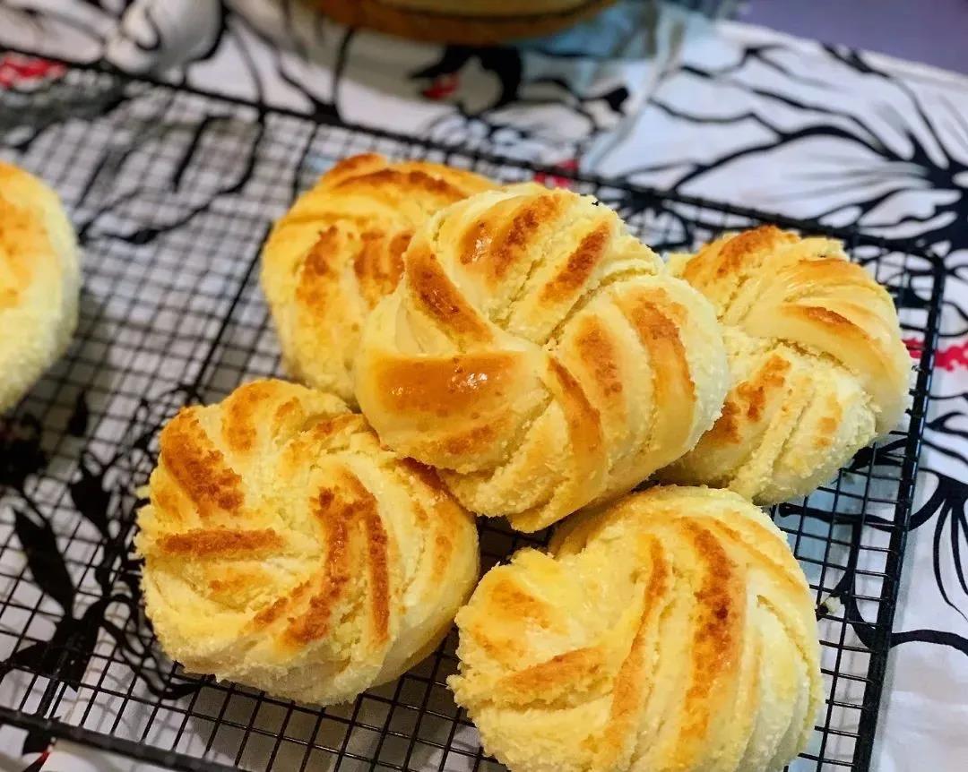 深圳烘焙培训学校教你做花环椰蓉面包